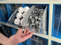 Le tiroir transparent peut contenir de grandes quantités de matériel