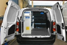 01_Partner Peugeot avec  revêtement, meubles et accessoires pour électricien