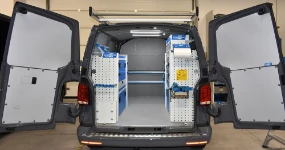 01_Volkswagen Transporter L1H1 pour électricien avec solution Syncro pour une réelle efficacité opérationnelle