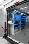 02_Paroi de gauche Ducato avec étagères, gouttière, accessoires