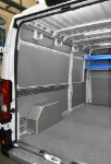 02_Paroi gauche  Ducato avec accessoires d’arrimage du chargement et habillage intégral