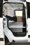 03_Accès par la porte latérale de Courier
