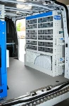 03_Bloc-tiroirs Multibox sur paroi de droite de Custom avec 24 conteneurs transparents