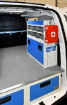 03_Paroi de droite Partner L1H1 avec compartiment au sol fermé, conteneurs transparents et accessoires Syncro