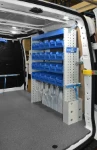 03_Paroi droite avec conteneurs en plastique pour électricien sur Custom