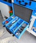 03_Valise dans l’aménagement Syncro, avec 6 casiers