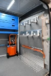 04_Accessoires de blocage du chargement et compresseur sur Ducato aménagé par Syncro