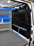 04_Système arrimage valises avec sangle et systèmes d’arrimage sur paroi séparation cabine de Custom Ford