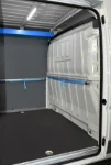 04_Système de blocage avec barre et sangle sur Ducato pour maintenance automatismes