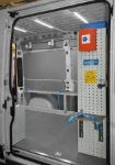 05_Étagères avec boites en plastique Syncro Ultra sur Ducato 