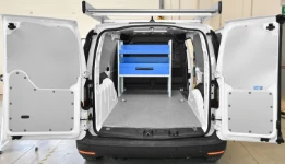 11_Caddy VW 2021 avec aménagement sur la paroi séparation cabine pour installations
