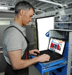21_Tablette écritoire pour ordinateur portable sur tiroir