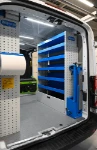 33_Paroi de droite de Transit avec porte-étau basculant et étagères configurables (2)