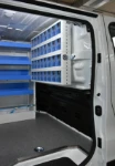 Aménagement  NV300 vu de la porte latérale