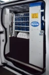 Aménagement  NV300 vu de la porte latérale