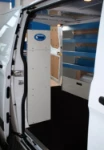 Armoire à étagères Ford Custom vue de la porte latérale