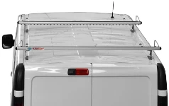 Barre porte-tout sur le toit du NV300