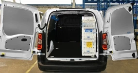 Berlingo Citroën avec aménagement Syncro Ultra, meubles et accessoires