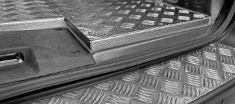 Détail plancher stratifié plus aluminium