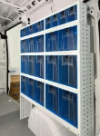 Exemples aménagement fourgon côté droit avec tiroirs basculants en plastique transparents