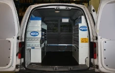 Fourgon aménagé pour manutention portails portes portes d’entrées automatisés