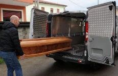 Glissière pour cercueil