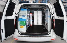 Hyundai H1 avec rayonnages et tiroirs