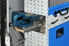 Panneau protection flanc pour porte-étau coulissant