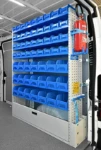 Rayonnage avec bacs en plastique