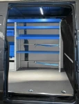 Rayonnage avec systèmes d’arrimage des valises dans NV400 Nissan