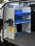 Rayonnage et porte-étau sur côté gauche du Fiorino