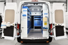 01_Ford Transit équipé pour installations industrielles avec meubles sur les trois parois