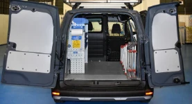 01_Renault Kangoo avec aménagement pour installations électriques uniquement du côté gauche