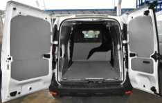 02_Couvre-roue sur Express Van en aluminium strié et tôle prélaquée