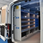 02_Étagères ouvertes pour fourgons adaptés pour aménagement spécial pour fournitures coiffeurs