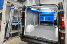 02_Porte de gauche avec système de blocage porte-échelle sur Talento pour énergies renouvelables