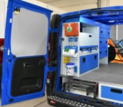 02_Talento avec étagères fermées et accessoires pour fourgon Syncro