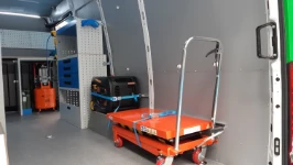 05_Côté droit Daily Iveco avec équipement garde forestier, groupe électrogène, chariot élévateur