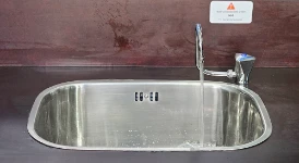 11_Lavabo avec robinet et vidange sous-jacente