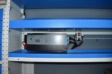 11_Onduleur monté sur étagère ouverte à bord de Crafter VW