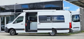 12_Mercedes Sprinter avec véranda pour extérieur fermée