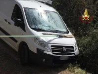 Cordes placées en plusieurs endroits du fourgon aménagé