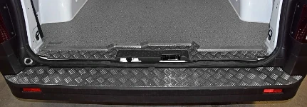 Couvre pare-chocs en aluminium strié