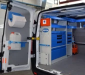 Custom avec armoires à tiroirs et accessoires