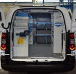 Détail espace de chargement du Partner aménagé pour installations de chauffage et de plomberie