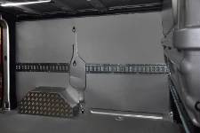 Habillage côté gauche Trafic 2014 vu de la porte latérale