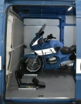 Moto bloquée dans le fourgon