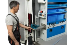 Ouverture porte-étau coulissant