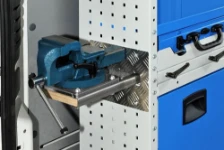 Panneau protection flanc pour porte-étau coulissant