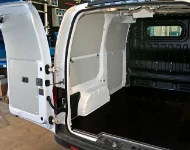 Plancher en bois et panneaux latéraux en tôle pour NIssan NV200